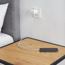 Carica l'immagine nel visualizzatore di Gallery, Amazon Basics Caricabatterie USB-C da parete a 1 porta da 65 W, GaN, per laptop, tablet e telefoni cellulari con aliment