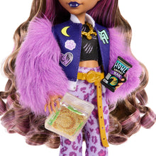 Carica l'immagine nel visualizzatore di Gallery, Monster High - Clawdeen Wolf, bambola dal look mostruoso con cucciolo Crescent e accessori inclusi, tra cui zaino, snack