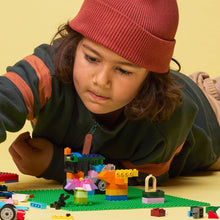 Carica l&#39;immagine nel visualizzatore di Gallery, LEGO Classic Base Verde, Tavola per Costruzioni Quadrata con 32x32 Bottoncini, Piattaforma Classica per Mattoncini per Costruire ed Esporre, Set di Giochi per Bambini e Bambine da 4 Anni in su 11023