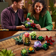 Carica l&#39;immagine nel visualizzatore di Gallery, LEGO Icons Piante Grasse Artificiali, Set per Adulti, Arredamento Casa, Hobby Creativo, Idea Regalo Uomo o Donna, Collezione Botanica per Costruire 9 Piccole Piante, Kit Bouquet di Fiori 10309
