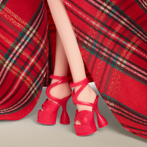 Barbie Signature - Barbie Magia delle Feste 2024, Bambola Bionda con Abito e Gonna A Quadri, Confezione da Esporre, Regalo per Le Feste, Giocattolo per Bambini, 6+ Anni, Hrm65