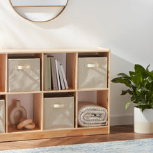 Carica l'immagine nel visualizzatore di Gallery, Amazon Basics Cubo/organizer portaoggetti pieghevole in tessuto, con maniglia, 26.67 x 26.67 x 27.94 cm, (confezione da 6), Beige, Tinta Unita