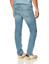 Carica l&#39;immagine nel visualizzatore di Gallery, Amazon Essentials Jeans Slim Fit Uomo, delavé Chiaro, 38W / 32L