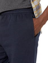 Carica l'immagine nel visualizzatore di Gallery, Amazon Essentials Pantaloni sportivi in pile con fondo aperto (disponibili nelle taglie Big &amp; Tall) Uomo, Blu Marino, XL