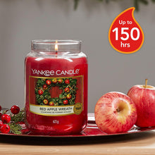 Carica l'immagine nel visualizzatore di Gallery, Yankee Candle Candela profumata in giara grande, Red Apple Wreath, Durata Fino a 150 Ore