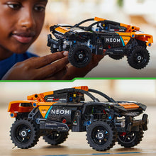 Carica l'immagine nel visualizzatore di Gallery, LEGO Technic NEOM McLaren Extreme E Race Car, Macchina Giocattolo Fuoristrada con Funzione Pull-Back, Giochi per Bambini e Bambine da 7 Anni Fan dei Modellini di Auto e Veicoli da Costruire 42166