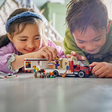 Carica l'immagine nel visualizzatore di Gallery, LEGO City Camper Van delle Vacanze d’Avventura - Veicolo Giocattolo da Costruire, Giochi per Bambini e Bambine da 6 Anni con 3 Minifigure e Accessori - Idee Regalo per Compleanni e Feste - 60454