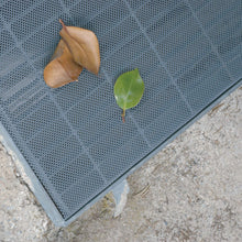 Carica l'immagine nel visualizzatore di Gallery, TENAX Jolly, 0,50x5 m, Grigio, Rete in Plastica per Proteggere Tombini, Bocche di Lupo e Grate in Giardino, 500x50