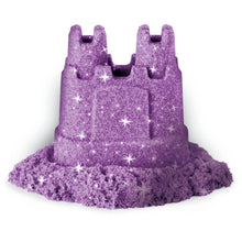 Carica l'immagine nel visualizzatore di Gallery, Kinetic Sand, Confezione da 3 Mini Castelli, 340 g di Sabbia Modellabile in 3 Colori Brillanti, dai 3 Anni, 6053520