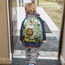 Carica l&#39;immagine nel visualizzatore di Gallery, KAÏDENSÏ Sacca Asilo con Nome Personalizzata Giungla - Zainetto Asilo Nido 32x40 cm con Tasca Interna 20x10 cm - Zaino Asilo Bambino Originale per Bambini Piccoli