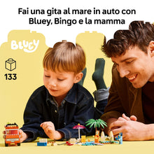 Carica l'immagine nel visualizzatore di Gallery, LEGO Bluey: Vacanza sulla Spiaggia della Famiglia di Bluey 11202