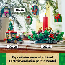 Carica l'immagine nel visualizzatore di Gallery, LEGO Decorazione da Tavolo Natalizia - Candela Rossa Giocattolo da Esposizione con Bacche, Stelle e Fogliame - Attività per la Famiglia - Regalo Natalizio per Bambine e Bambini da 12 Anni - 40743