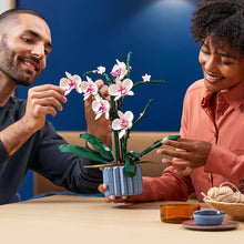 Carica l&#39;immagine nel visualizzatore di Gallery, LEGO Icons Orchidea, Set Collezione Botanica Piante Artificiali, Modellino da Costruire con Fiori Finti, Kit Modellismo per Adulti, Idee Regalo per Donna o Uomo, Moglie o Marito, Hobby Creativi 10311