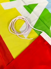 Carica l'immagine nel visualizzatore di Gallery, Bandiera Pace 150x100 cm - Tessuto Nautico Resistente e Colori Brillanti. Bandiera pacifista ideale per esterno e intern