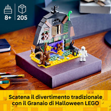 Carica l'immagine nel visualizzatore di Gallery, LEGO Granaio di Halloween - Giocattolo da Esposizione con una Minifigure di Scheletro e Accessori Spaventosi tra cui un 