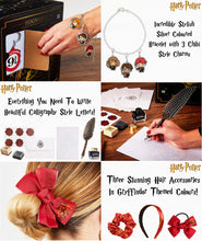 Carica l&#39;immagine nel visualizzatore di Gallery, Harry Potter Calendario Avvento 2025, Hogwarts Cancelleria Accessori Capelli, Countdown Natale Calendari Avvento, Penne Calzini Gioielli Ciondoli (Cubo Nero)