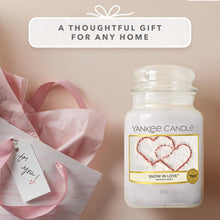 Carica l'immagine nel visualizzatore di Gallery, Yankee Candle Candela profumata in giara grande | Amore invernale | Durata Fino a 150 Ore