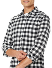 Carica l'immagine nel visualizzatore di Gallery, Amazon Essentials Camicia in Flanella a Maniche Lunghe (Disponibile in Taglie Extra Forti) Uomo, Nero Buffalo Plaid, XL