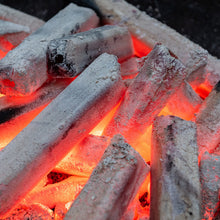 Carica l'immagine nel visualizzatore di Gallery, Ken Chiku Binchotan Carbone Bianco, 10 Kg Di Bricchette Da Barbecue, Tempo Di Combustione Lungo, Senza Fumo E Inodore, C