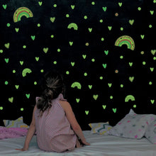Carica l'immagine nel visualizzatore di Gallery, Set di 3 Adesivi Murali Luminosi a Forma di Cuore Arcobaleno, Decorazioni per Camera da Letto, Carta da Parati per Camer