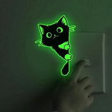 Carica l'immagine nel visualizzatore di Gallery, 1 adesivo da parete verde che si illumina al buio con il simpatico gattino nero - perfetto per decorare l'ingresso di ca