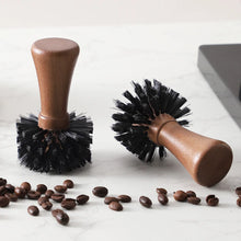 Carica l'immagine nel visualizzatore di Gallery, Spazzola per Pulizia Espresso con Manico in Legno - Setole in Nylon, Pulitore per Portafiltro e Cestello per Uso Domesti