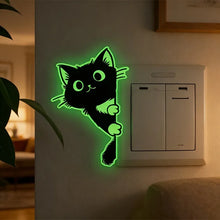 Carica l'immagine nel visualizzatore di Gallery, 1 adesivo da parete verde che si illumina al buio con il simpatico gattino nero - perfetto per decorare l'ingresso di ca