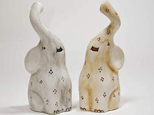 Carica l&#39;immagine nel visualizzatore di Gallery, Coppia elefanti in ceramica intrecciati fatti e decorati a mano - Ilgrandebazar