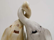 Carica l&#39;immagine nel visualizzatore di Gallery, Coppia elefanti in ceramica intrecciati fatti e decorati a mano - Ilgrandebazar