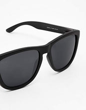 Carica l'immagine nel visualizzatore di Gallery, Hawkers Carbon Black Dark One Occhiali da Sole 60, Nero (Negro/Negro) - Ilgrandebazar