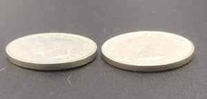 Confezione da due monete britanniche replica, una con scellino. Georgivs VI... - Ilgrandebazar