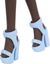 Carica l&#39;immagine nel visualizzatore di Gallery, Barbie- Fashionistas Bambola con Vestito a Tema Arcobaleno, FXL46 - Ilgrandebazar