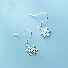 Carica l&#39;immagine nel visualizzatore di Gallery, Orecchini pendenti a forma di fiocco neve invernale, in argento Sterling...