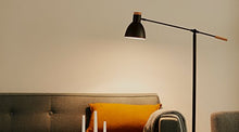 Carica l&#39;immagine nel visualizzatore di Gallery, AmazonBasics Lampadina LED E14 a Candela, 5.5W Confezione da 6, Bianco Caldo