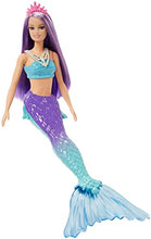 Carica l&#39;immagine nel visualizzatore di Gallery, Barbie - Dreamtopia Sirena Bambola capelli viola con coda blu e viola sfumati e coroncina, Giocattolo per Bambini 3+ Anni, HGR10