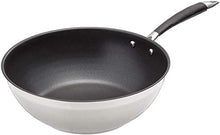 Carica l&#39;immagine nel visualizzatore di Gallery, AmazonBasics - Padella da wok in acciaio INOX, 28 cm