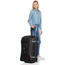 Carica l'immagine nel visualizzatore di Gallery, AmazonBasics - Borsone da viaggio con ruote, Nero