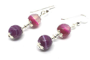 Orecchini in argento e agata rosa venata, pallina sfaccettata di 8 mm