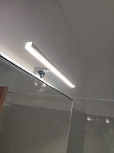 Carica l'immagine nel visualizzatore di Gallery, Azhien Lampada da Specchio a LED per Bagno 5W 30cm 400LM, Bianco Neutra 4000K Lampada Armadio Applique da Parete IP44 Lampada Specchio Bagno 230V 300x14x14mm