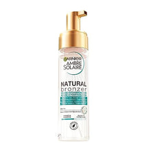 Carica l&#39;immagine nel visualizzatore di Gallery, Garnier Ambre Solaire Mousse Autoabbronzante Natural Bronzer, Viso e Corpo, Per un&#39;Abbronzatura Naturale fino ad Una Settimana, Formula Vegana Arricchita con Acqua di Cocco Idratante, 200 ml