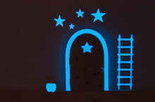 Carica l&#39;immagine nel visualizzatore di Gallery, Qué Kawaii® Kit TOPOLINO DEI DENTI-FATINA DEI DENTI PORTA CHE SI APRE E SI BRILLA AL BUIO!!!.. Magica porta e scala in legno + scatola dei denti + Piatto + Formaggio + 4 stelle + 6 certificati