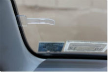 Carica l&#39;immagine nel visualizzatore di Gallery, FGF-EU - 2 clip adesive trasparenti per parabrezza dell’auto, esporre... - Ilgrandebazar