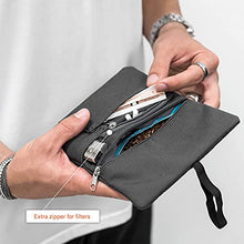 Carica l'immagine nel visualizzatore di Gallery, Porta Tabacco Cartine e Filtri Idrorepellente Cucito a Mano - Astuccio Portatabacco in Tessuto con cerniera extra, Porta Tabacco Donna - Porta Tabacco Uomo (Grigio Sportivo)