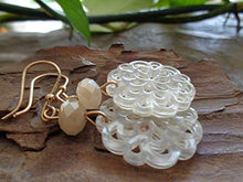 Carica l&#39;immagine nel visualizzatore di Gallery, ✿ FIORI DI IN CRISTALLO O RESINA ✿ Orecchini fatti a mano realizzati...
