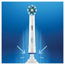 Carica l'immagine nel visualizzatore di Gallery, Oral-B CrossAction Testine di Ricambio per Spazzolino Elettrico, Pacco...