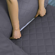 Carica l&#39;immagine nel visualizzatore di Gallery, Copridivano con Penisola 3 Posti (L 250 CM) Destra/Sinistra Universale Reversibile Impermeabile, Copridivano Chaise longue Antigraffio, Copridivano Angolare con Tasche Portaoggetti - Grigio Scuro