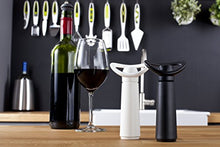 Carica l&#39;immagine nel visualizzatore di Gallery, Vacu Vin Pompa Salvavino Concerto con 4 Tappi per Il Vuoto - Nero - Ilgrandebazar