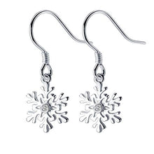 Carica l&#39;immagine nel visualizzatore di Gallery, Orecchini pendenti a forma di fiocco neve invernale, in argento Sterling...