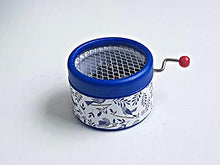 Carica l&#39;immagine nel visualizzatore di Gallery, Carillon manuale blu rotondo di uccelli canori con la melodia Somewhere over... - Ilgrandebazar