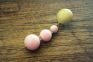 Orecchini a goccia, lunghi di una donna unica ed elegante con sfere in...